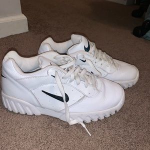 VINTAGE Nike Sneakers!